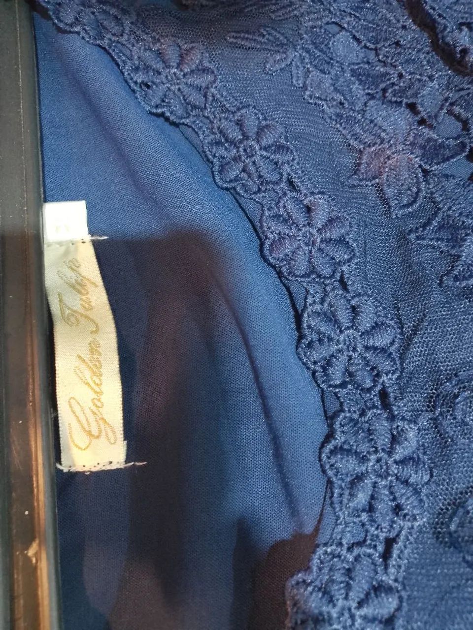 Blusa azul marinho com detalhe de renda M - Foto 4