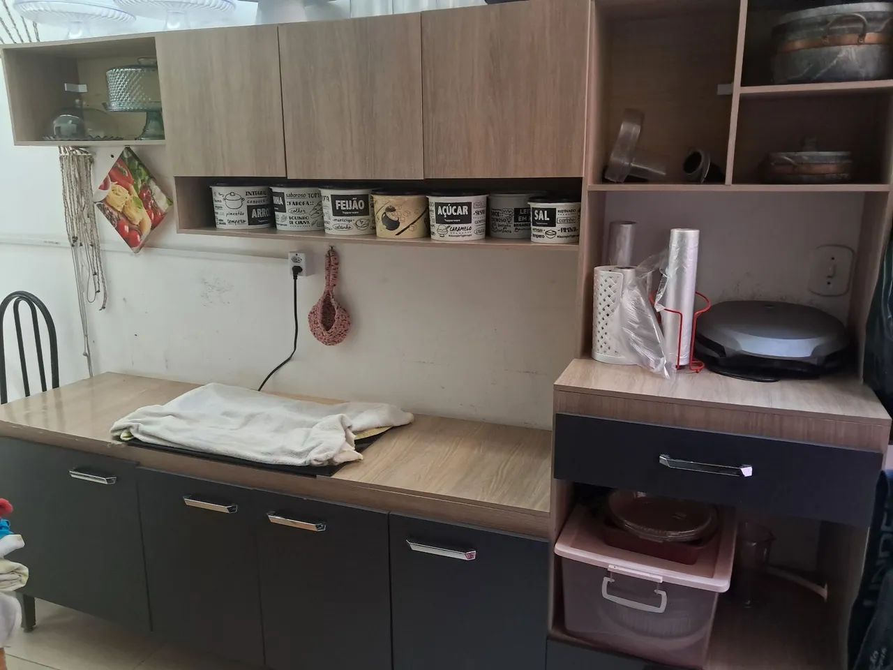 Armário de cozinha com espaço para cooktop