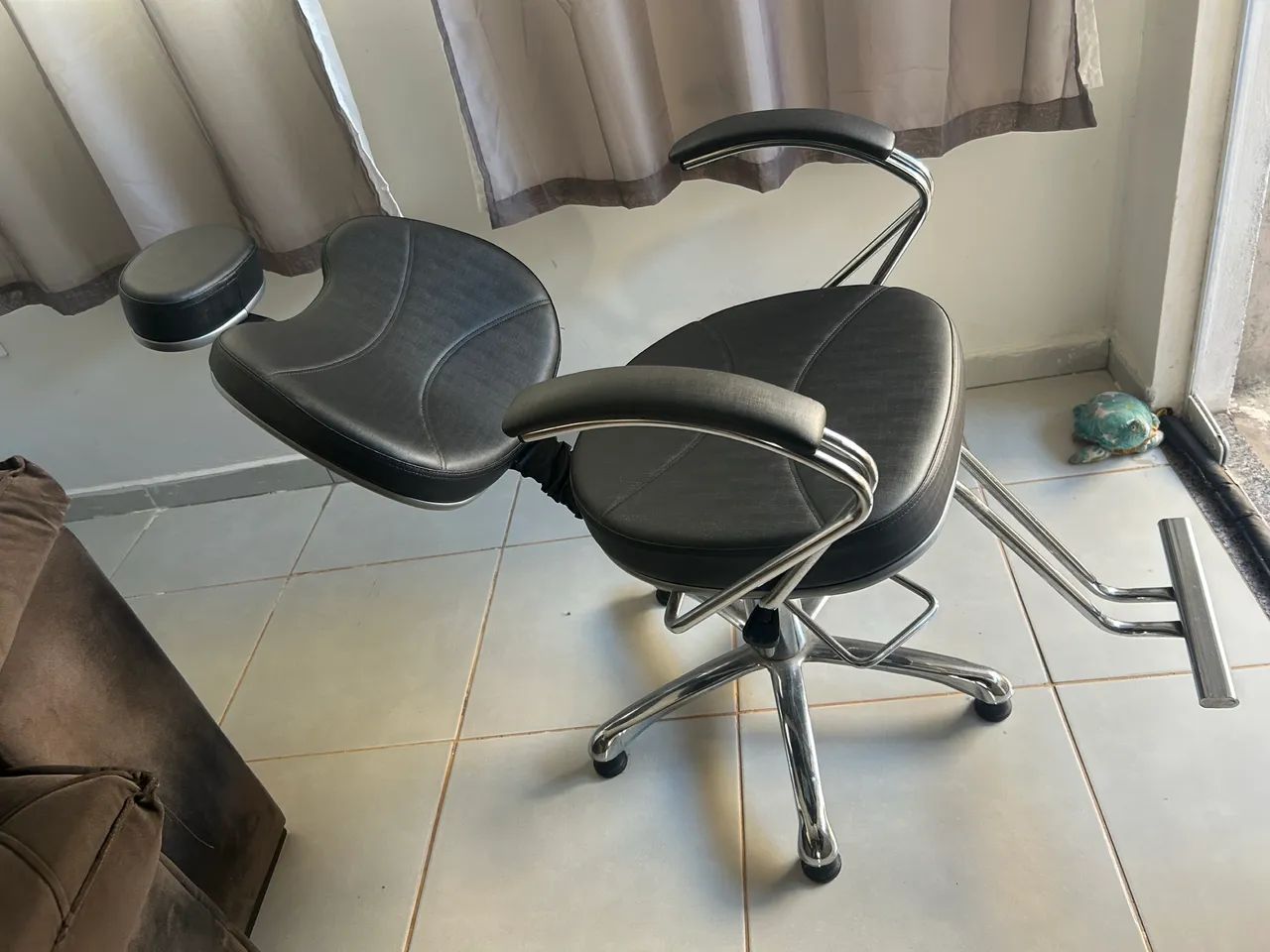 Cadeira para profissional da beleza  - Foto 3