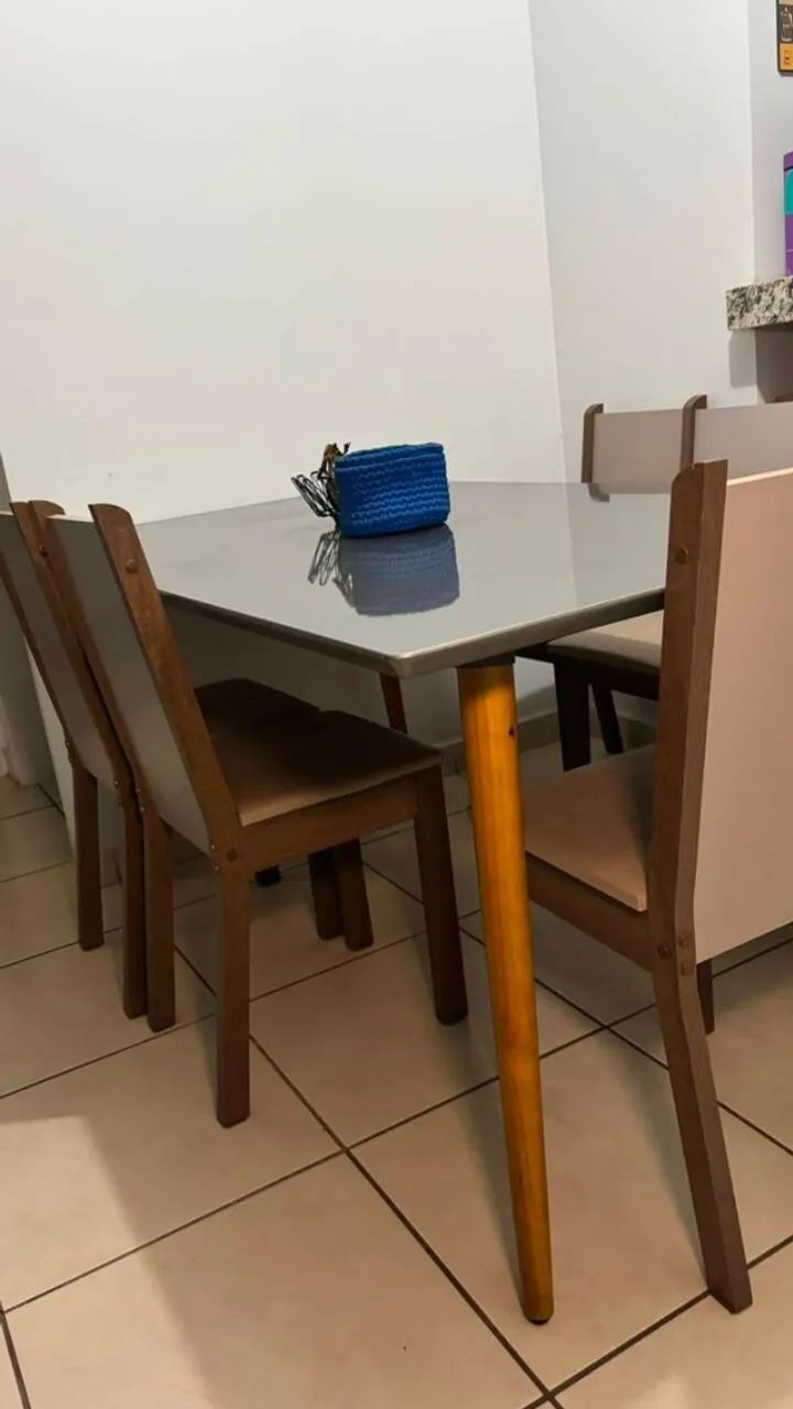 Mesa de jantar 6 lugares usada  - Foto 2