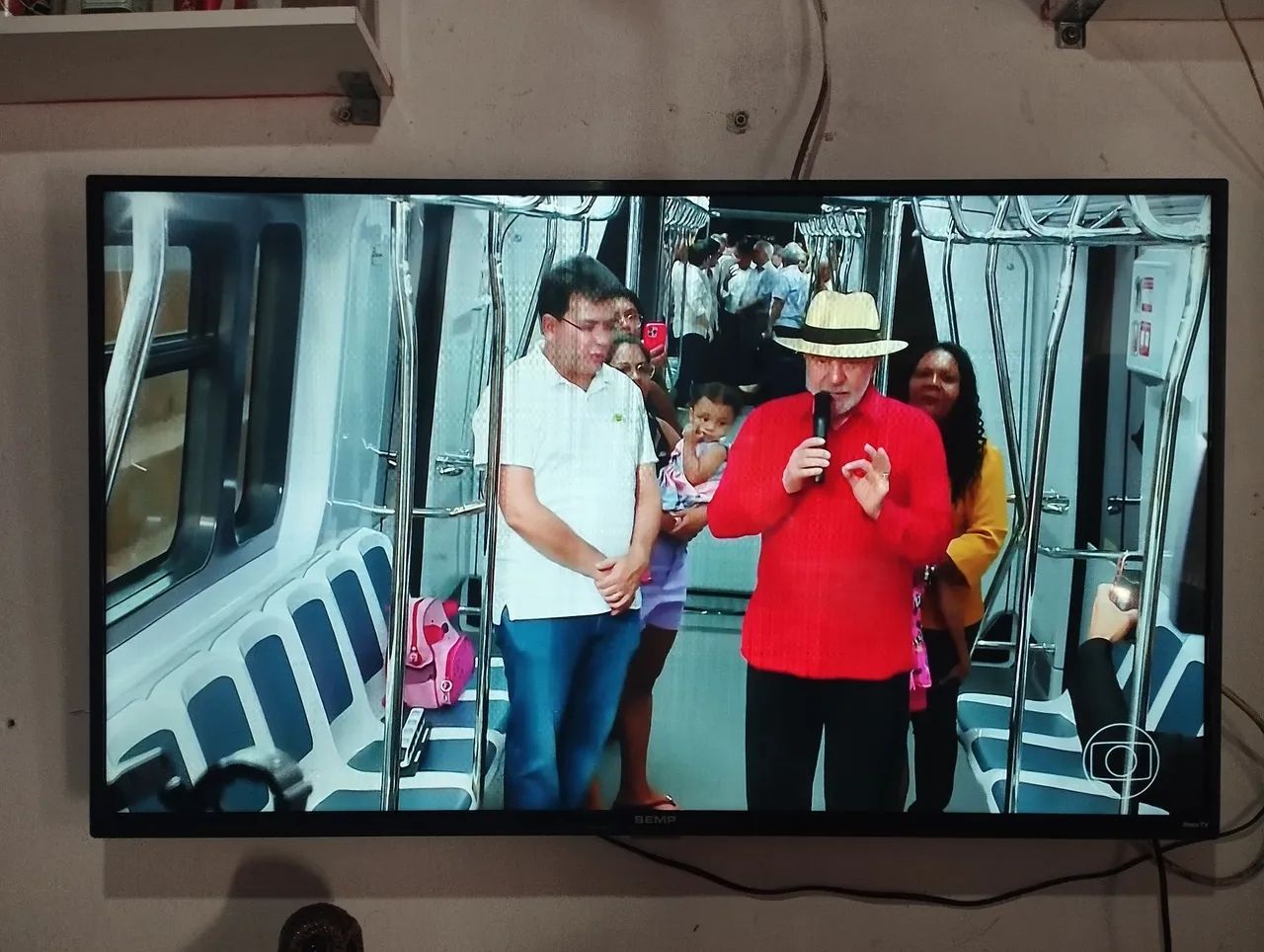 Tv TCL Roku smart de 43 polegadas semi nova completa  - Foto 5