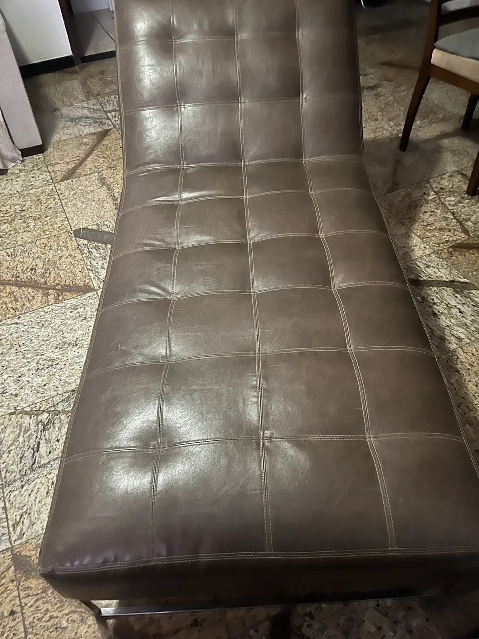 Oportunidade!! Sofá tipo diva couro! - Foto 2