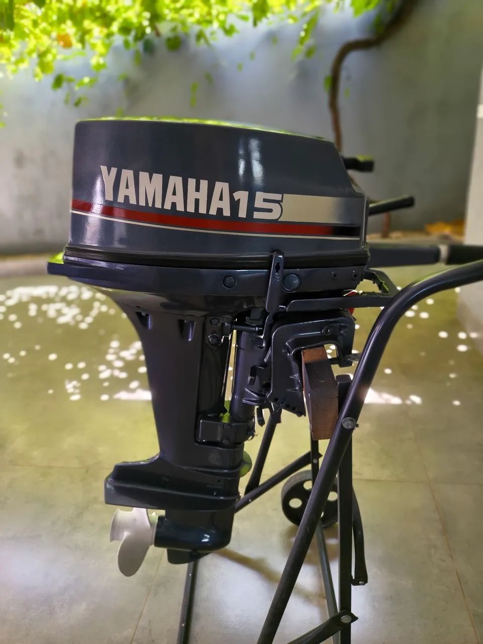 Motor de popa Yamaha 15 HP  - Foto 2