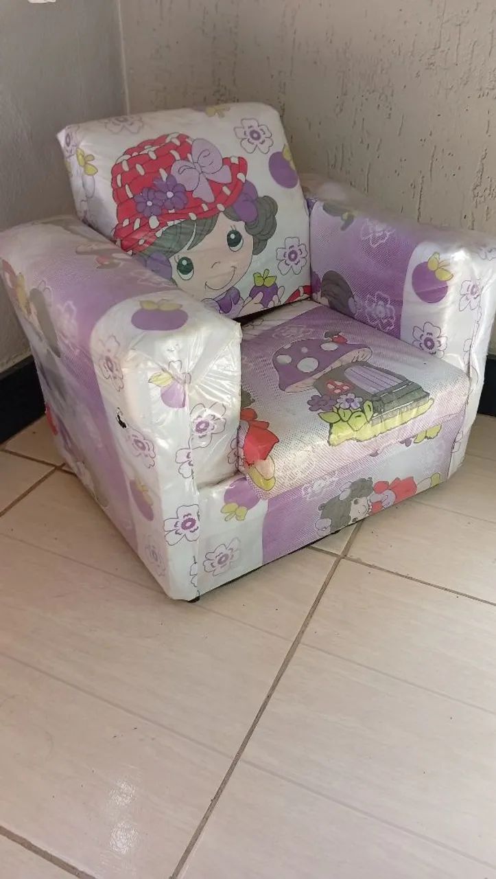 Poltrona infantil com estampa da Moranguinho
