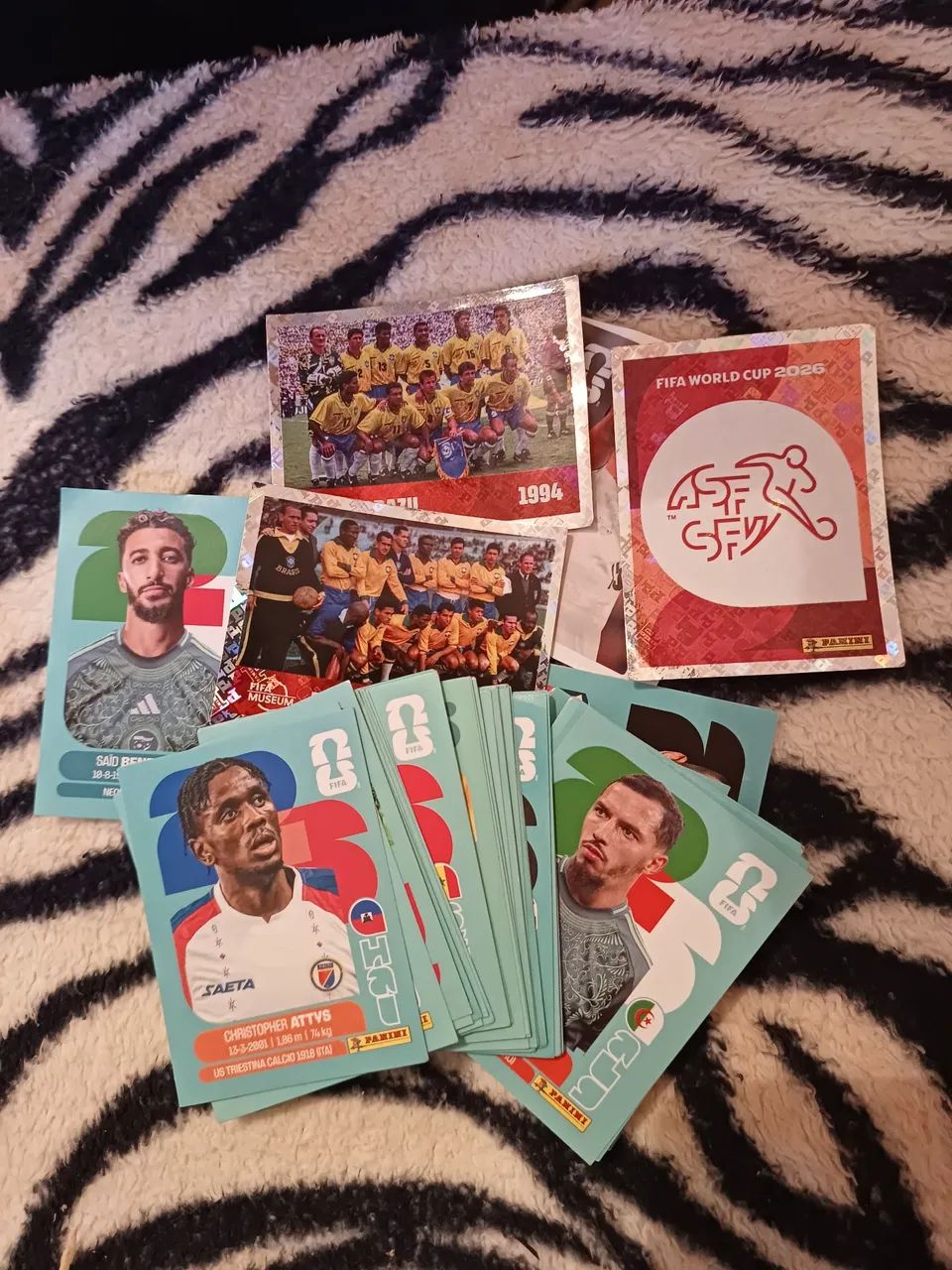 Combo com 70 figurinhas da copa