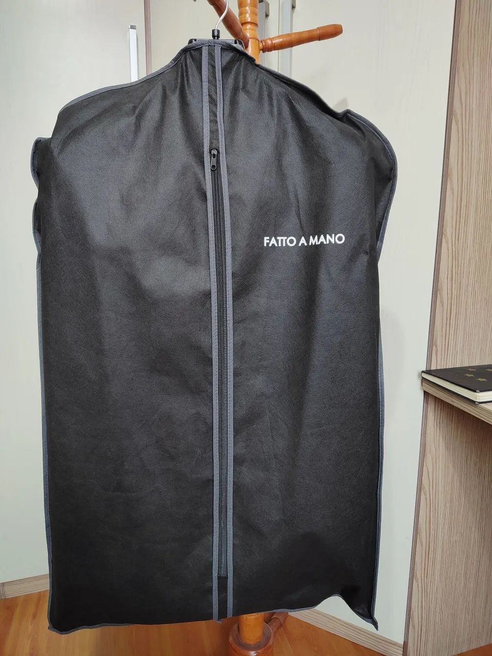 Terno Preto e uma Blusa de frio com capuz  - Foto 4