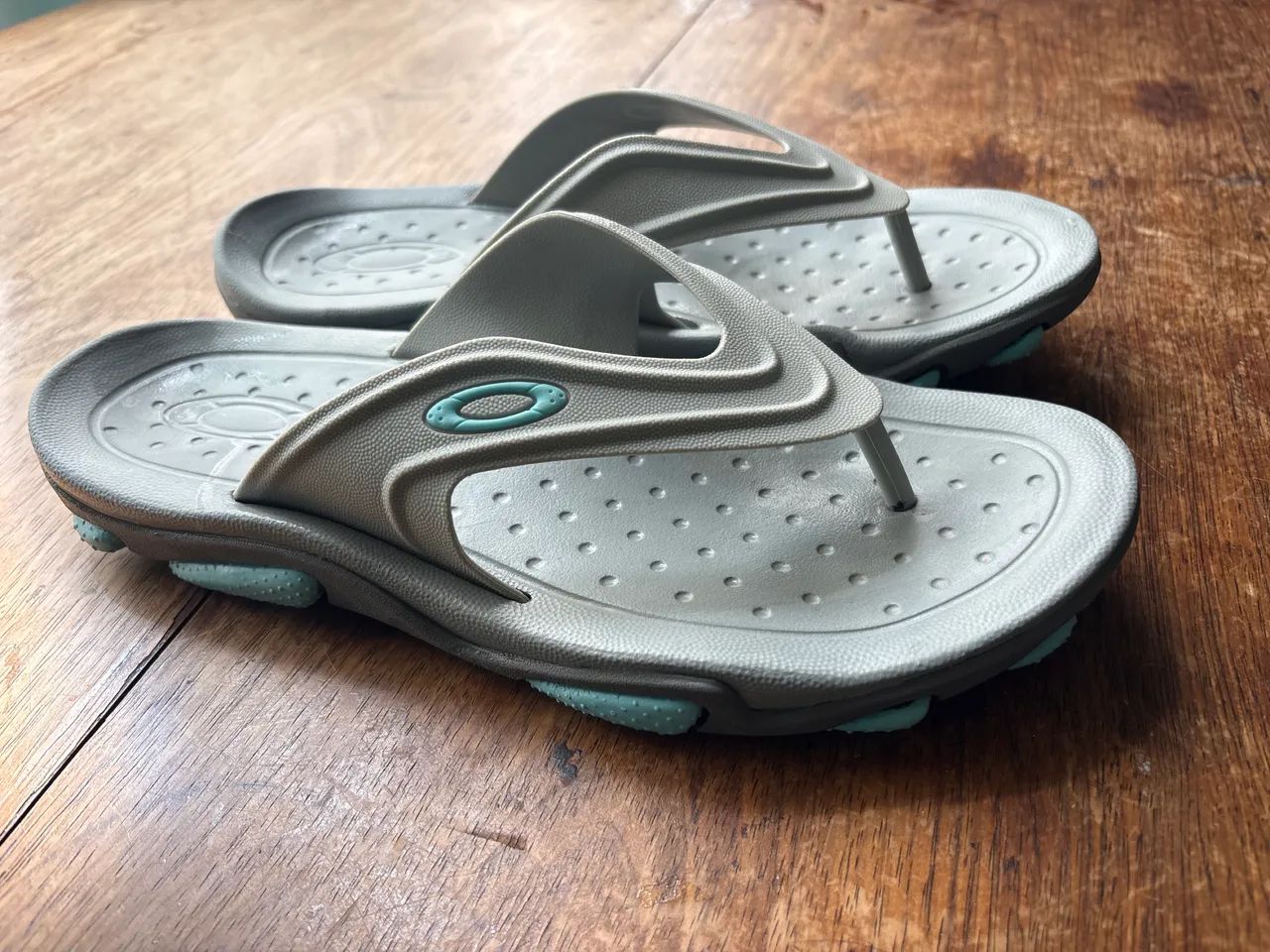 Chinelo Oakley Titan Stone Grey - Foto 5