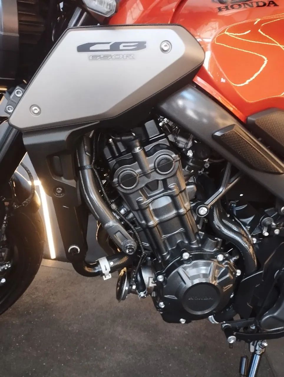 CB 650 R 2024 - Foto 4