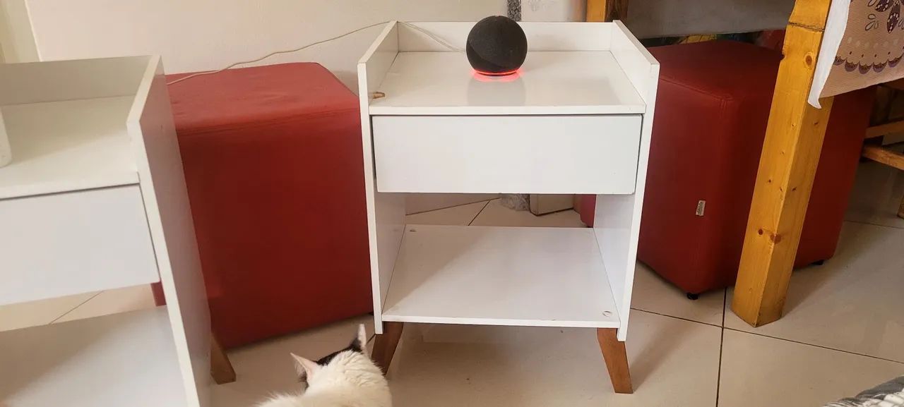 2 Mesa de cabeceira pés palito