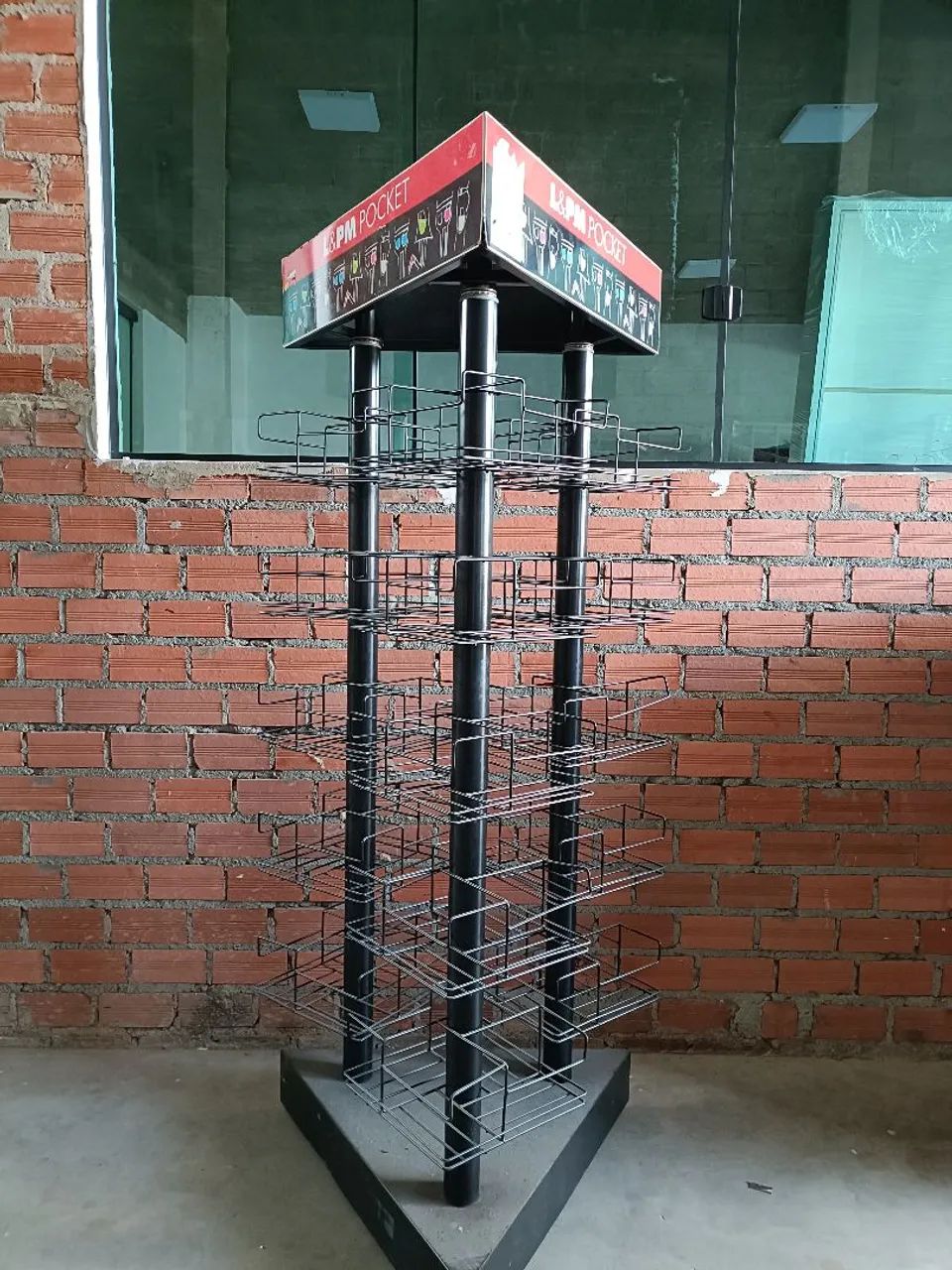 Expositor metálico triplo
