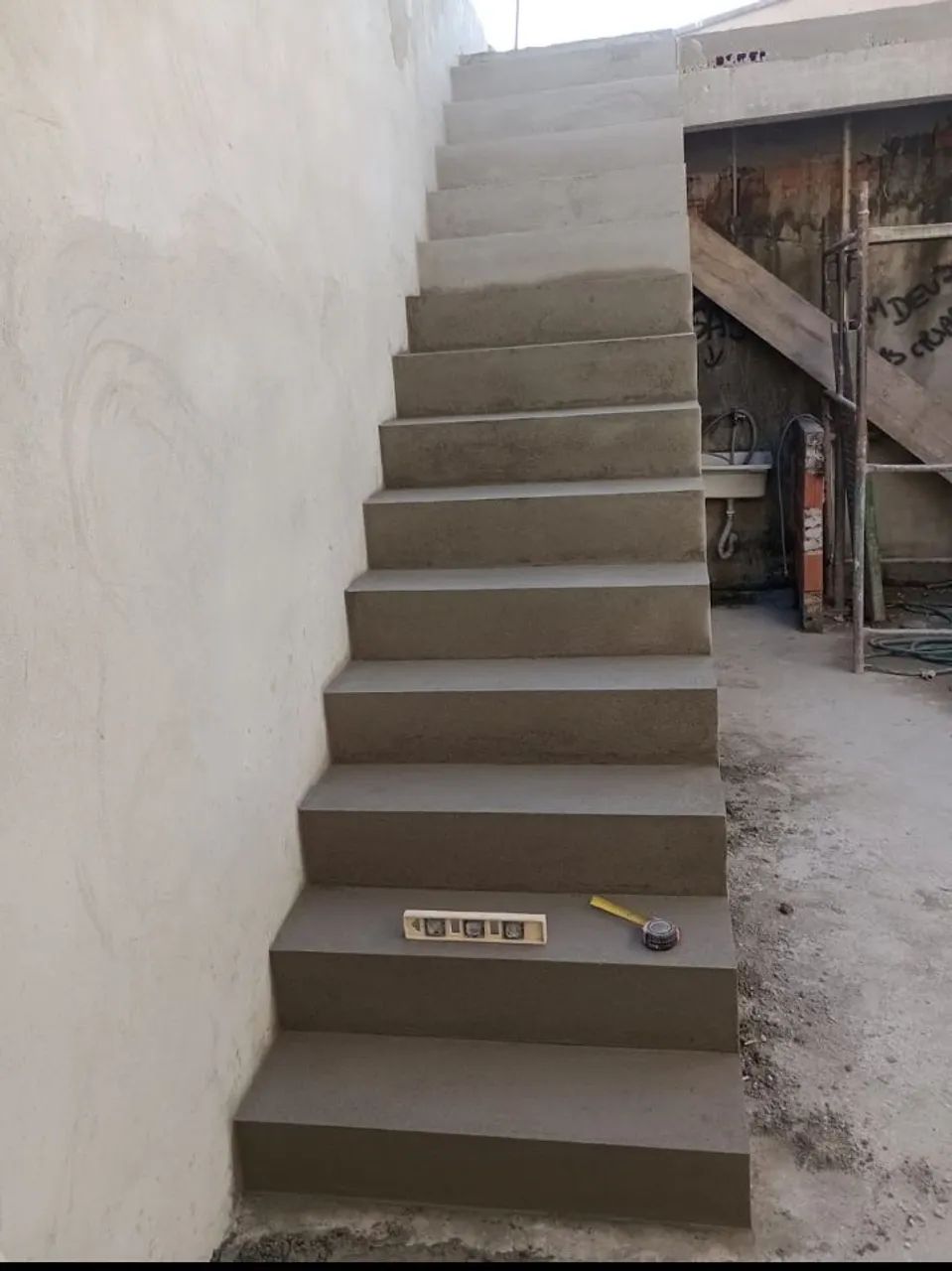 Pedreiro disponível 