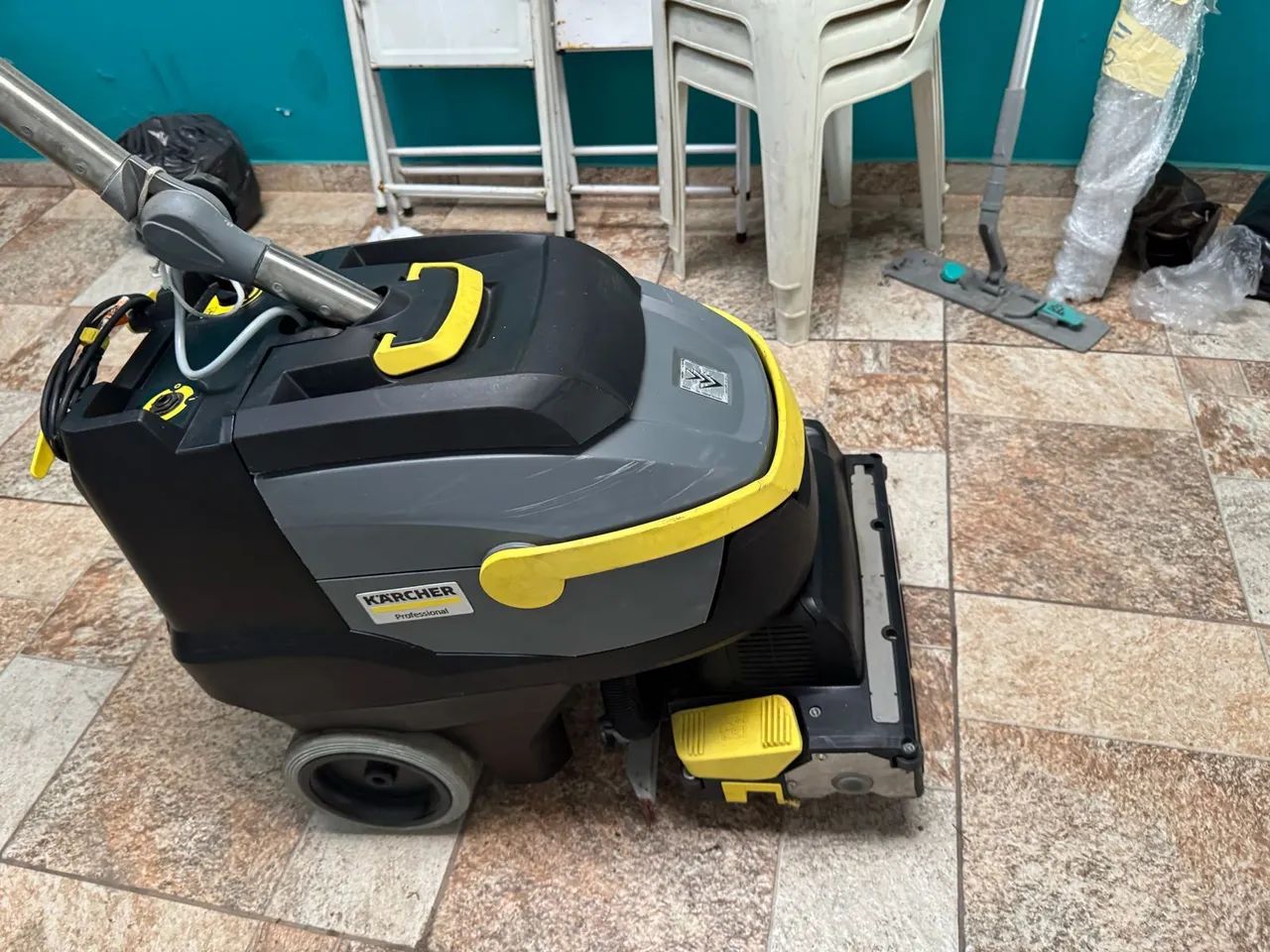 Karcher Lote enorme de máquinas e produtos de limpeza pra queimar  - Foto 3