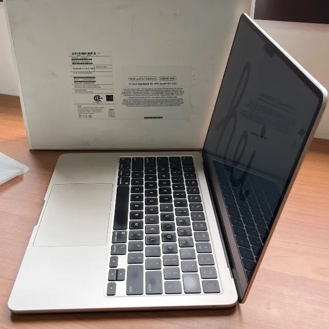 Apple MacBook Air M2 13 Pol., CPU 8 Núcleos, GPU 8 Núcleos, 8GB