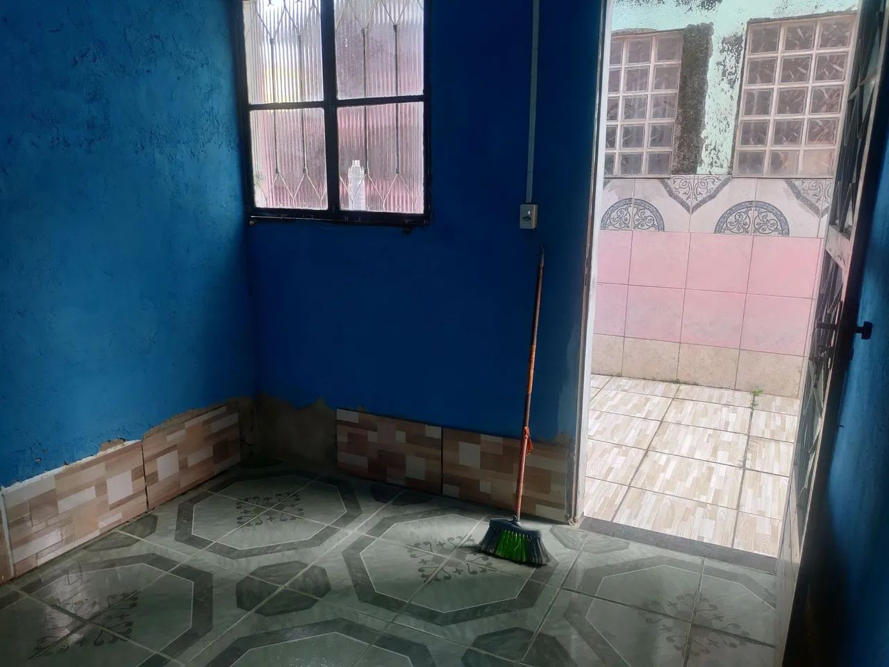 Alugo quarto com banheiro  - Foto 2