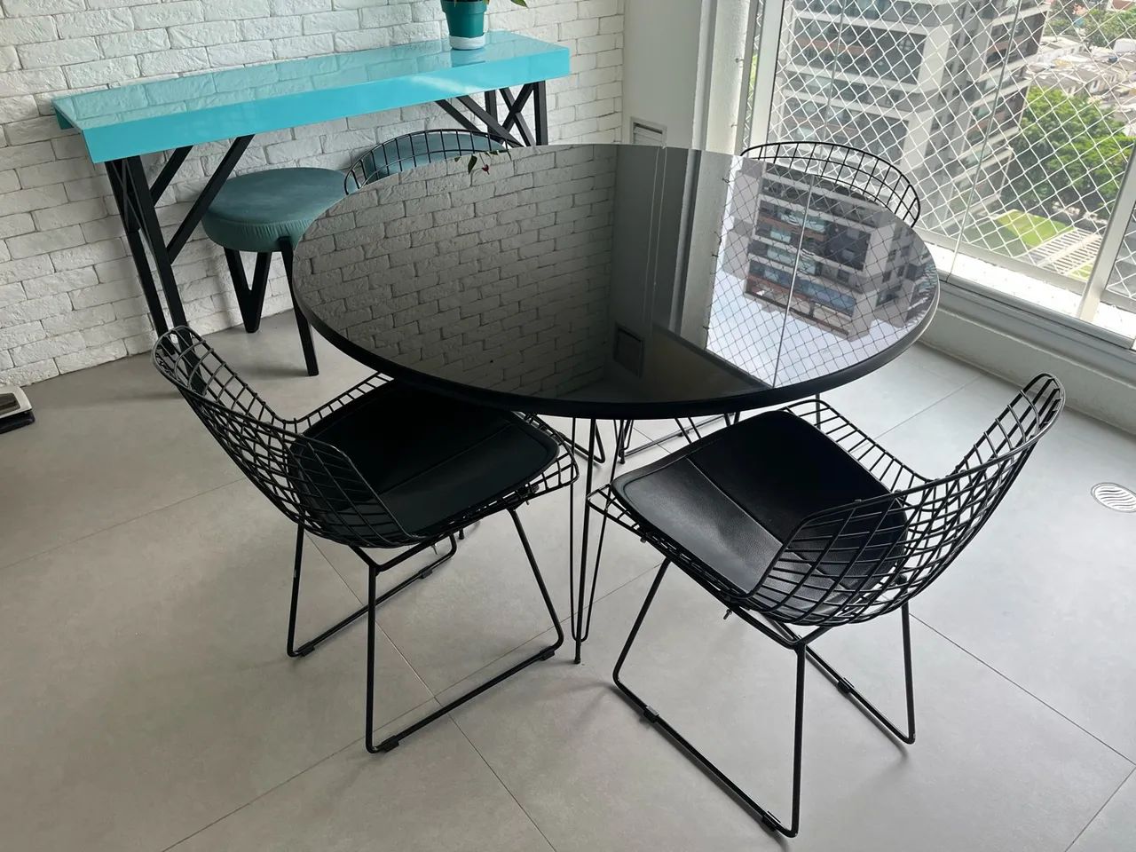 Conjunto de mesa e 4 cadeiras  - Foto 2
