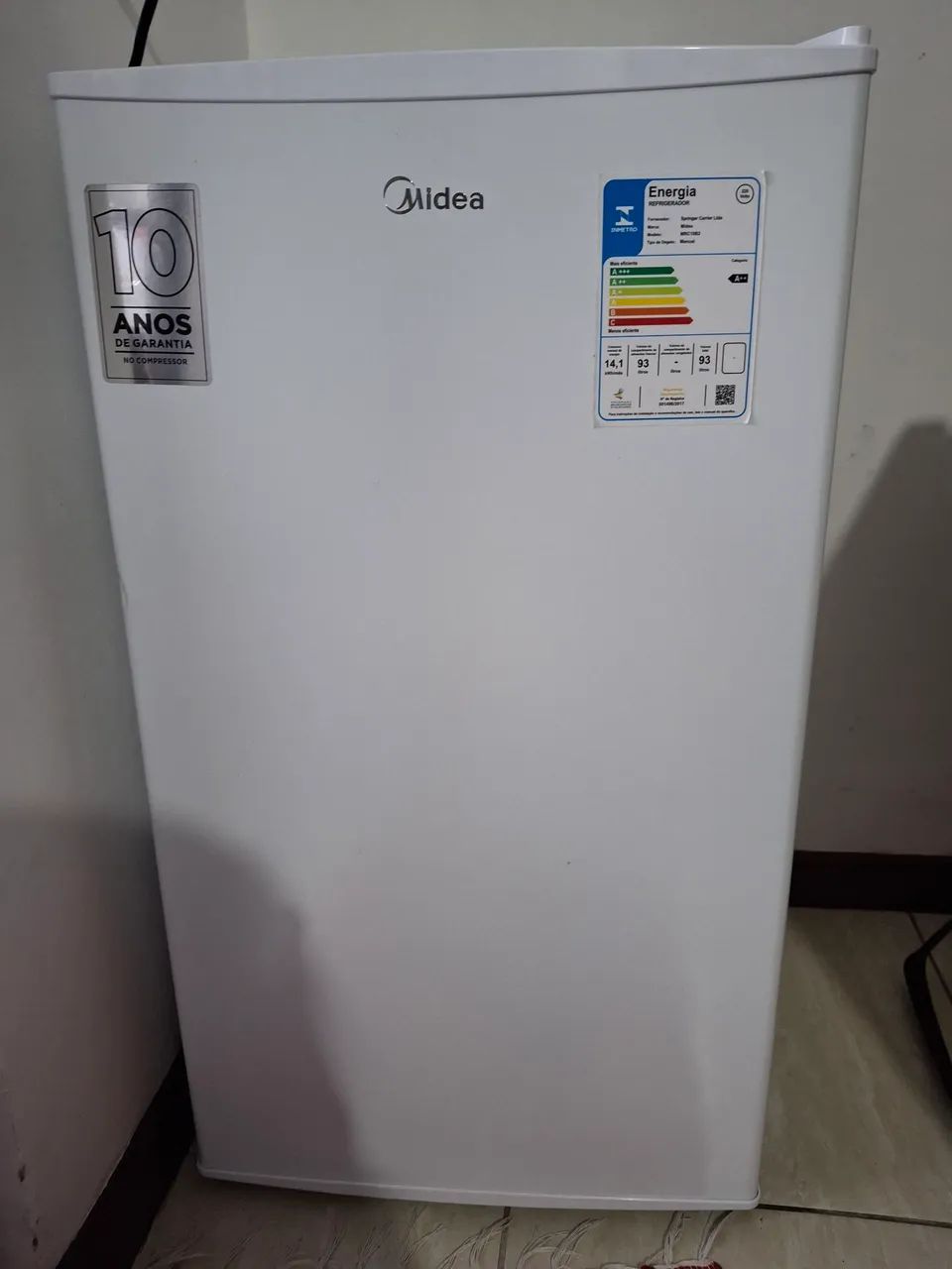 Vendo Frigobar 93 litros semi- novo
