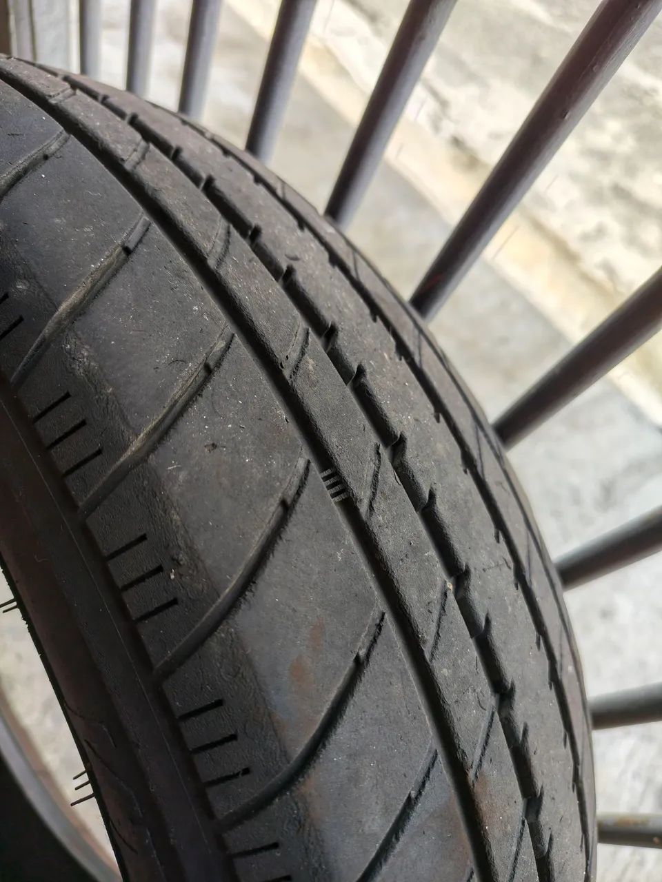 2 pneus do kwid  - Foto 2