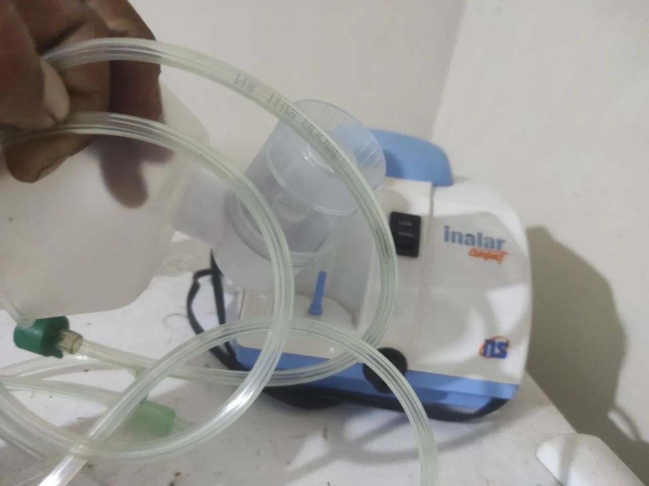 Vendo nebulizador inalador semi novo minha filha usou 1 mês bivolt 230$ aceito proposta 