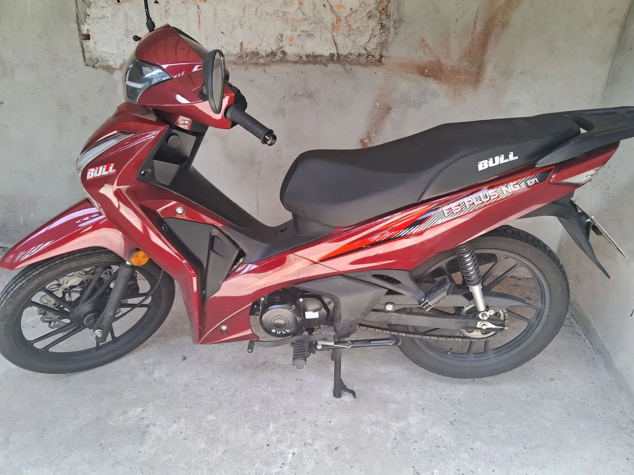 Moto sinquentinha 