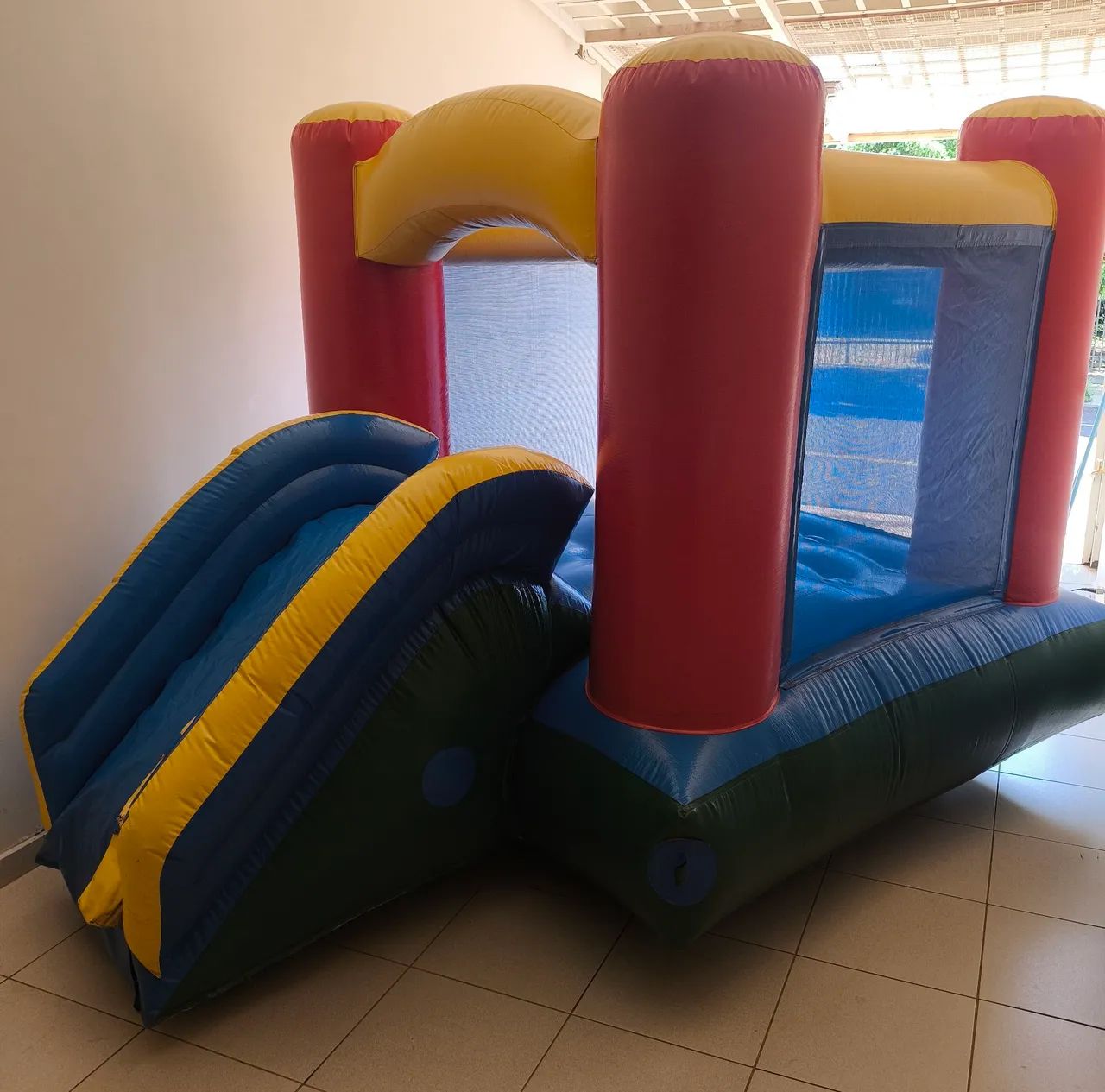 Pula pula com escorregador - inflável  - Foto 2