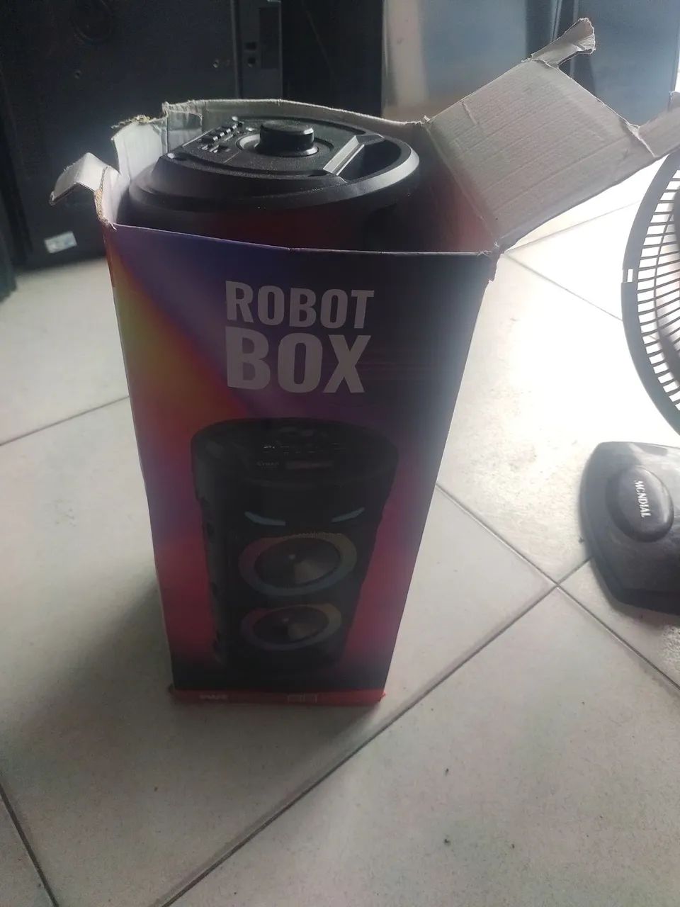 Vendo caixa amplificada robot box TWS com blooth funcionando perfeitamente R$ 190,00 - Foto 4