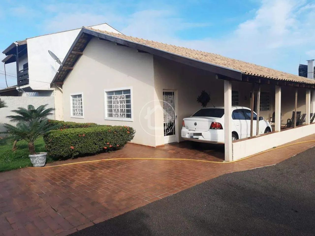 CASA COM AMPLO TERRENO E ESPAÇO PARA FESTAS - Foto 4