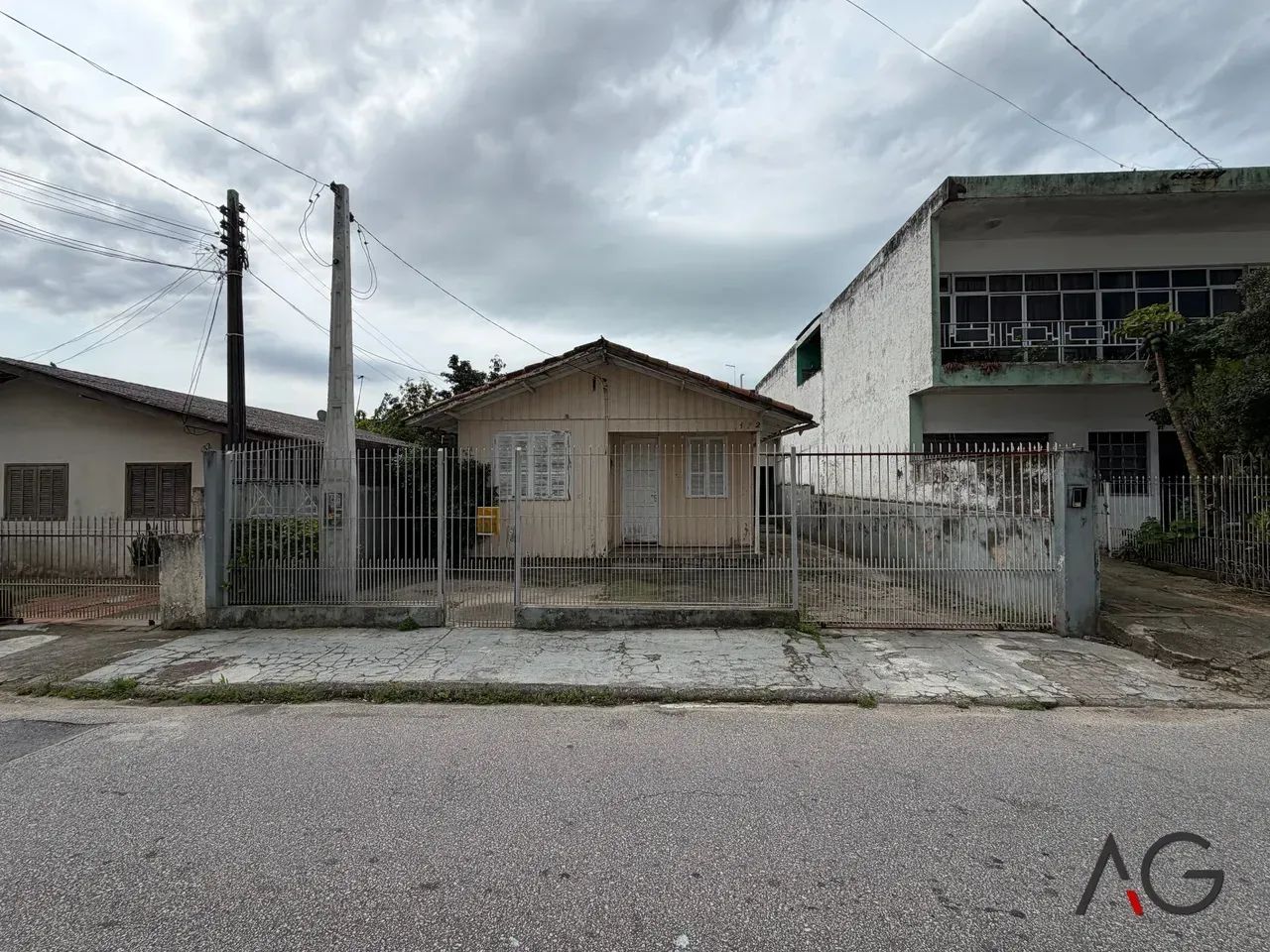 Casa para aluguel tem 100 m² com 4 quartos em Capoeiras - Florianópolis - SC