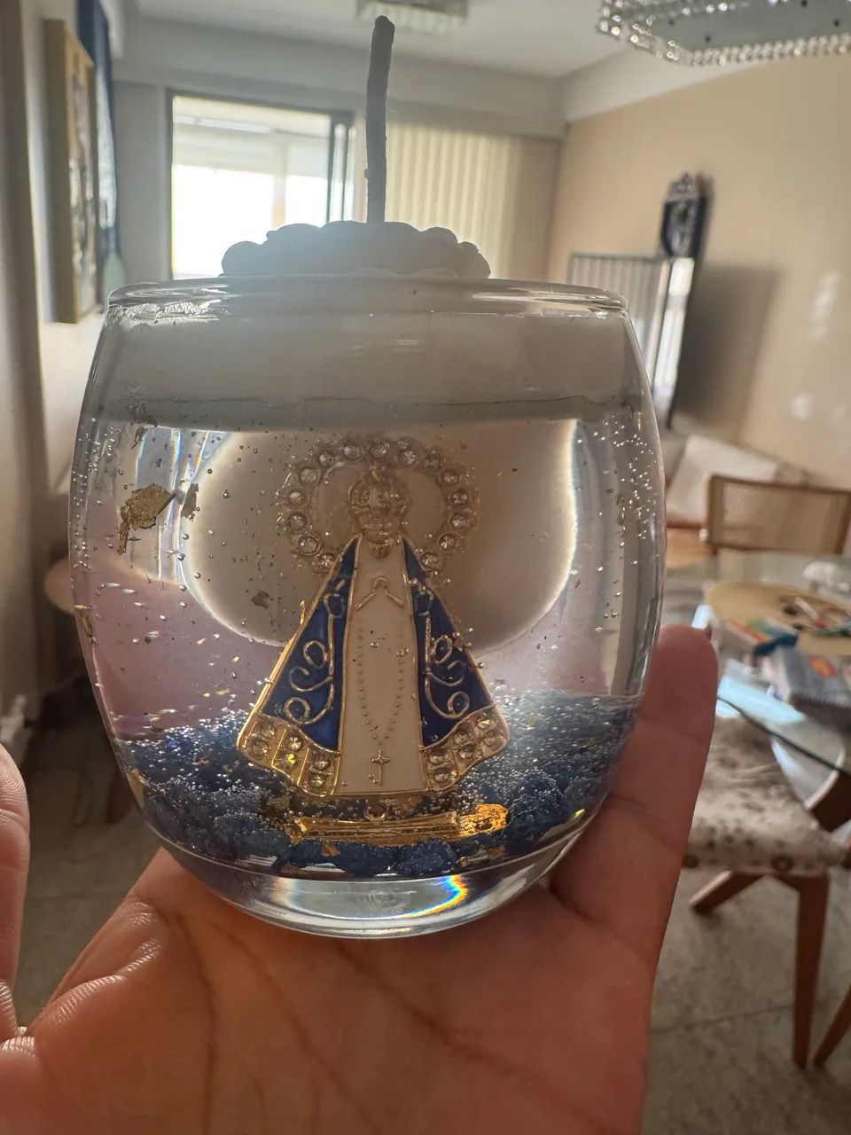 Vende se velas aromáticas e decorativas 