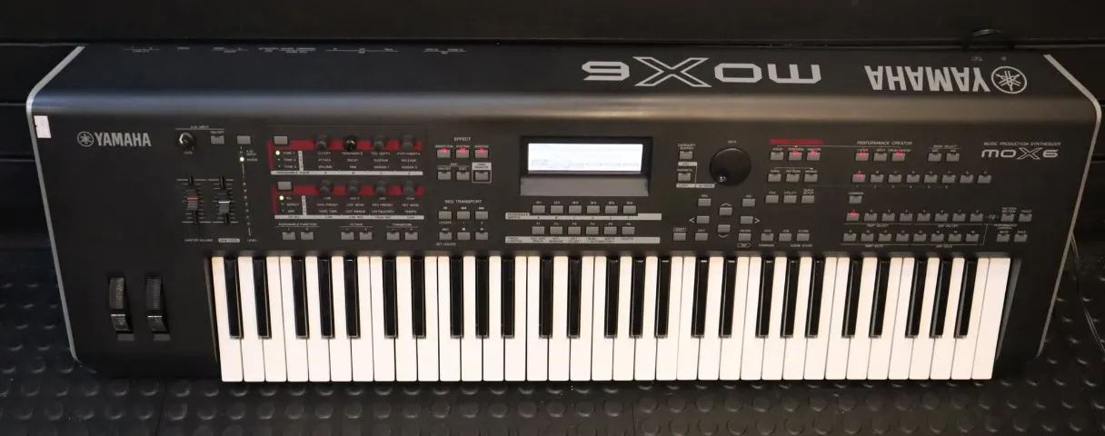 Sintetizador Vintage Organ/Strings Machine Roland RS-09 - 1982