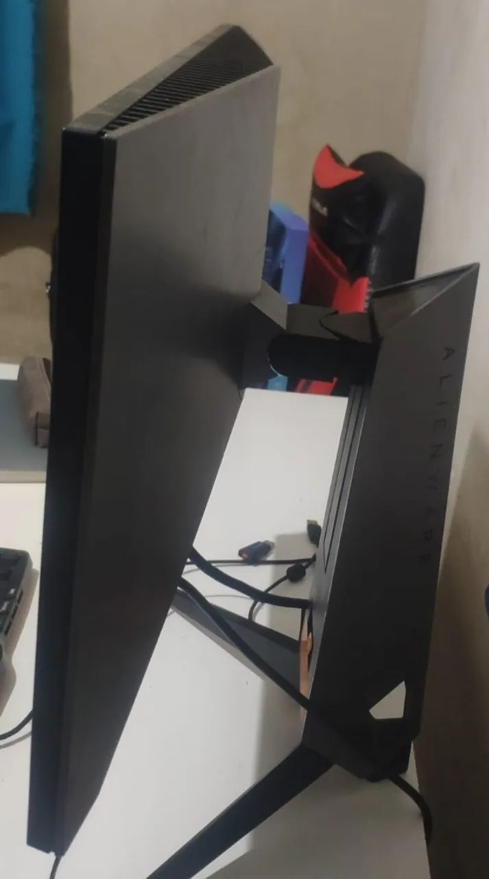 Monitor Alienware 240HZ 417561583677624321