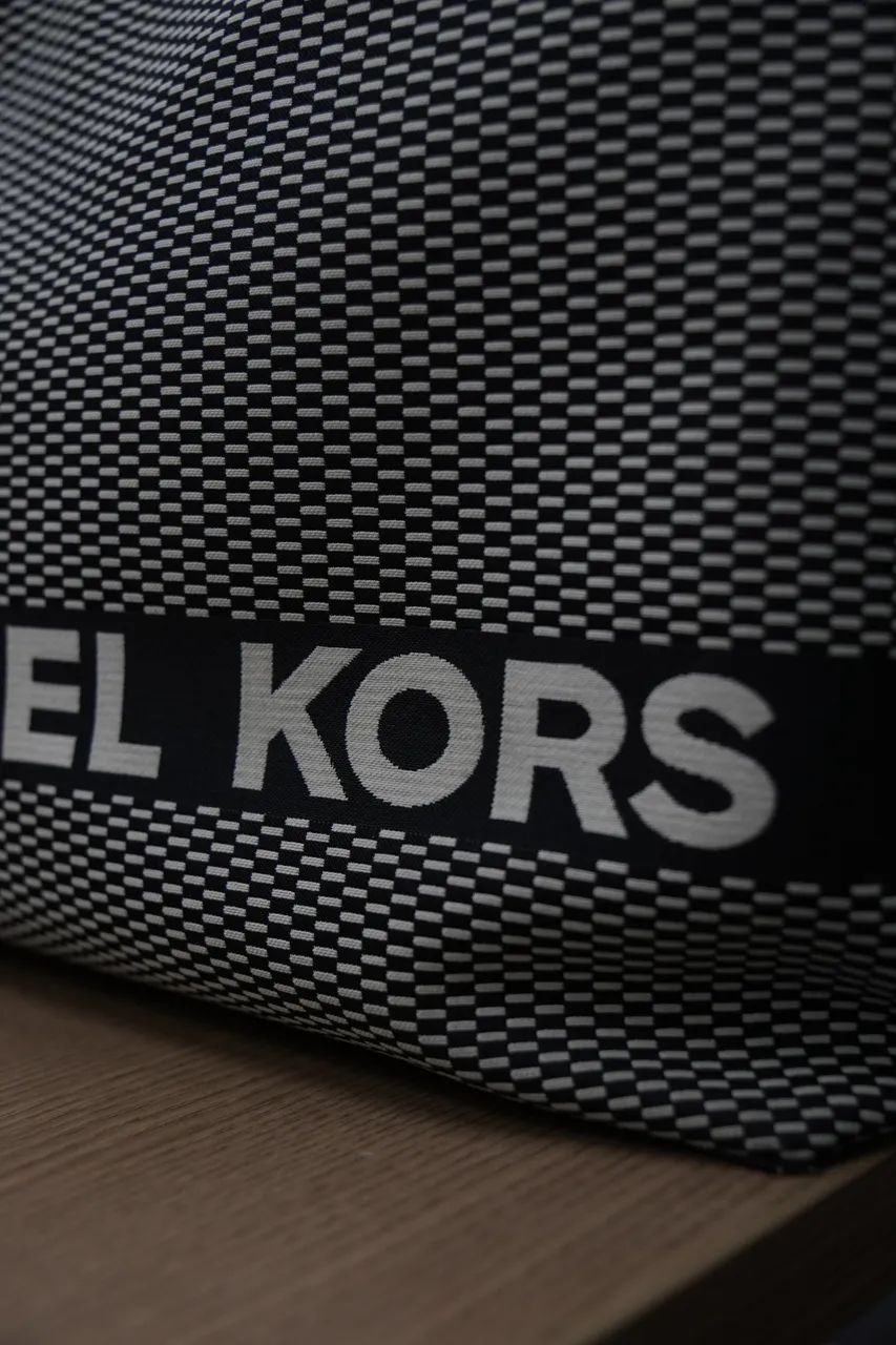 Bolsa Michael Kors Preta Grande - Foto 2