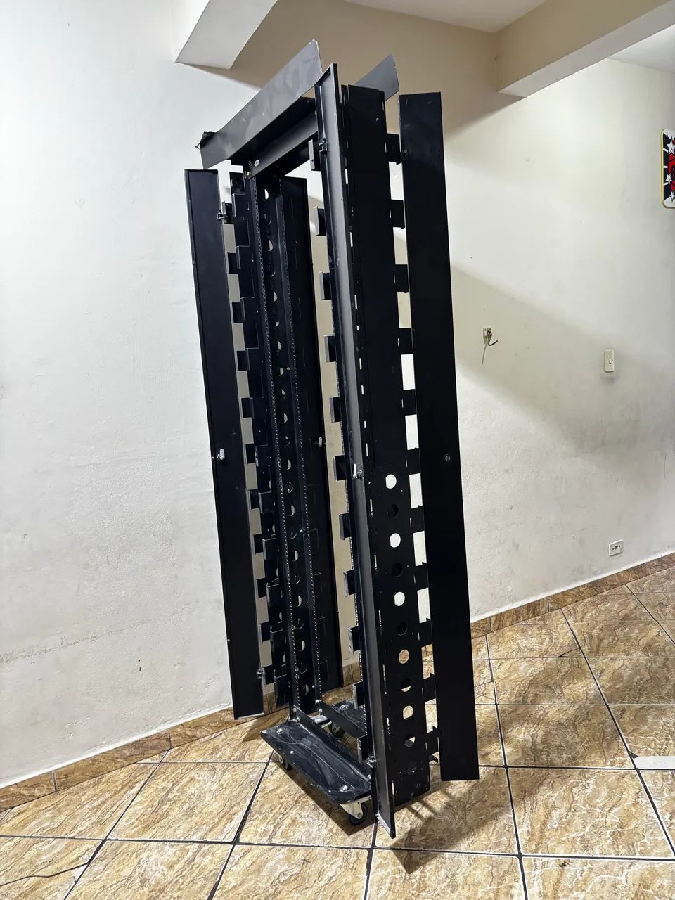 Rack Coluna Torre 19 Polegadas 44U 2,30m com Guias Finger e Rodízios - Foto 3