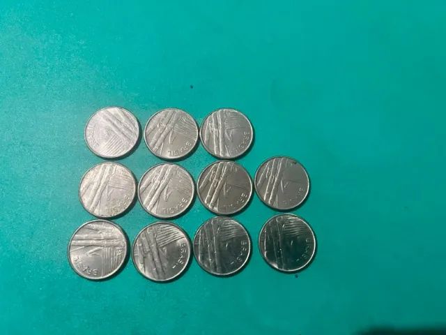 11 moedas brasileiras de 1 cruzeiro do ano de 1981 - Foto 2