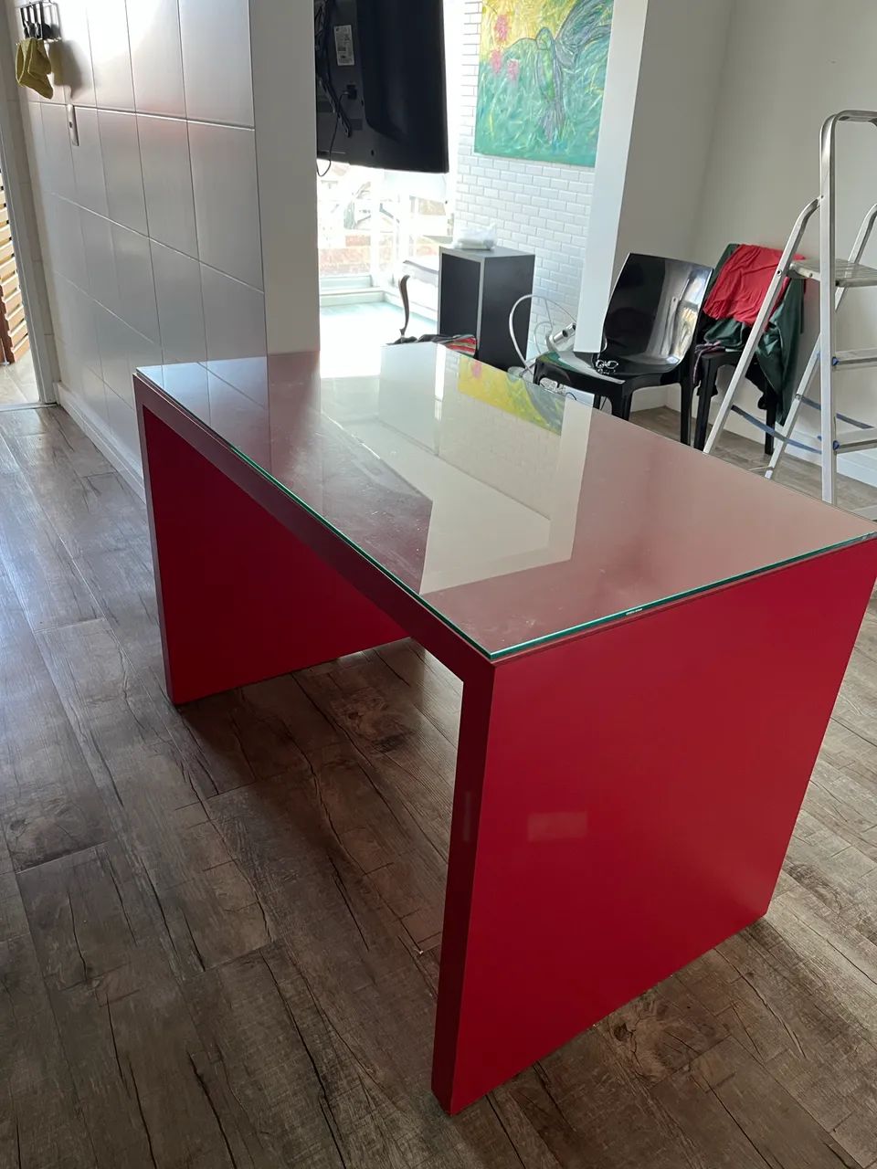 Mesa escrivaninha com vidro e aparador fórmica vermelha  - Foto 4