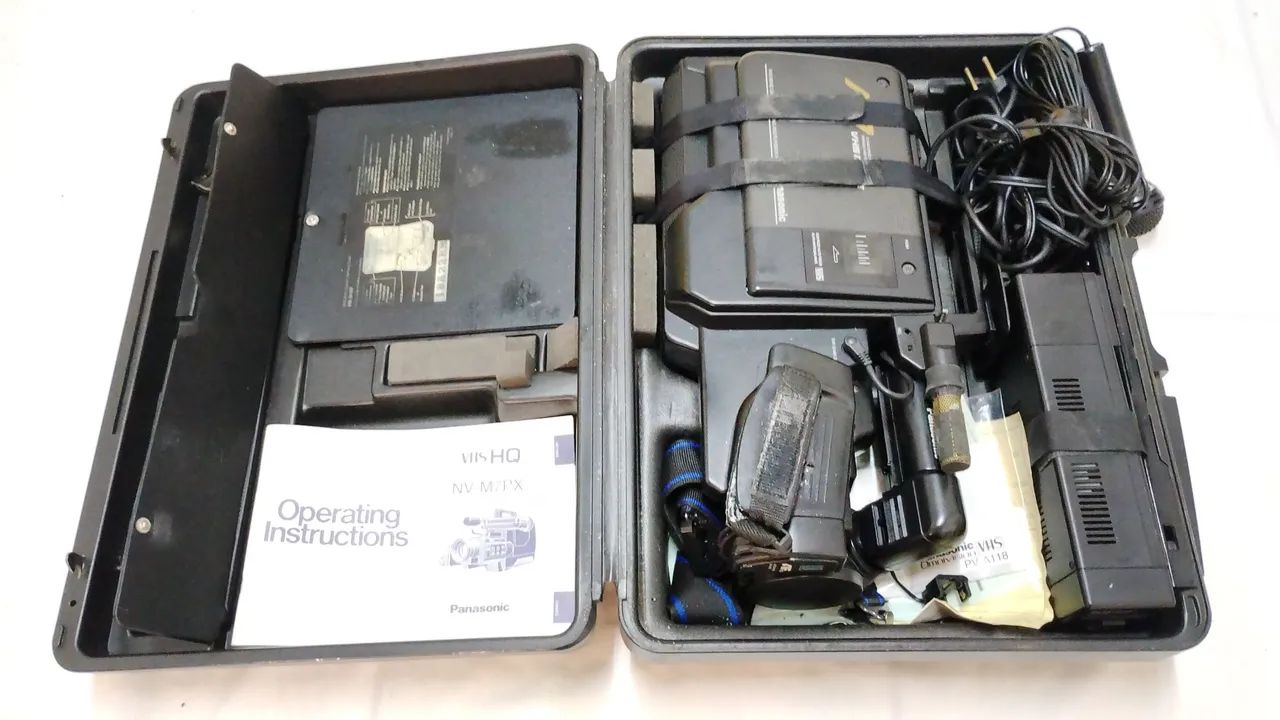 Filmadora VHS Panasonic caixa e tripé  - Foto 4