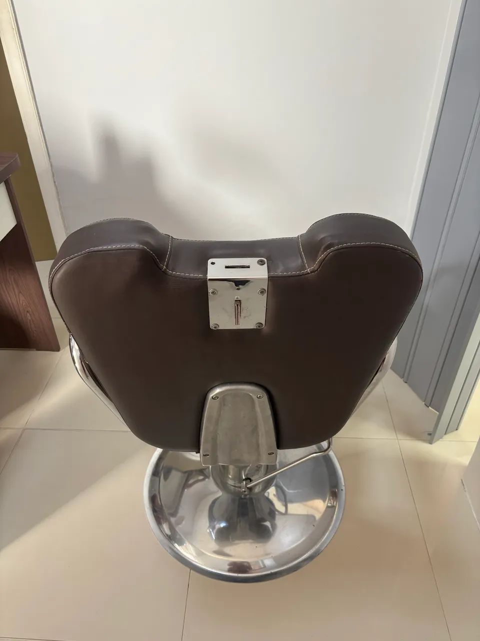 Vende-se cadeira de barbeiro  - Foto 4