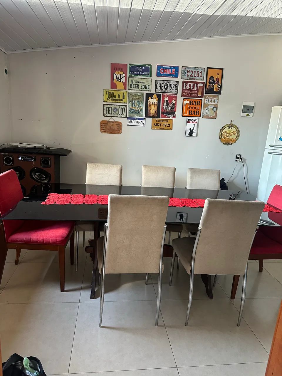 Mesa de jantar grande com 8 cadeiras e tampo de vidro - Foto 3