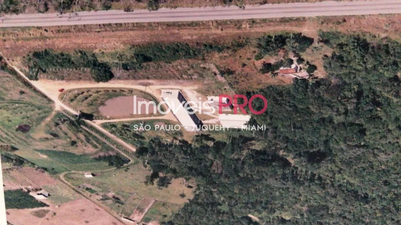 Terreno com 2 Galpões