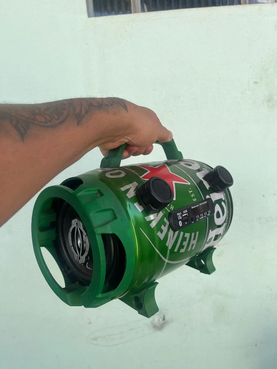 Caixa estilo bombox com bateria 