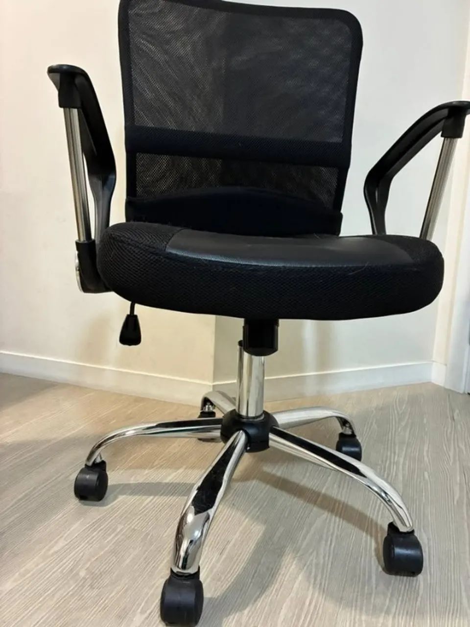 Vende-se Cadeira de Escritório