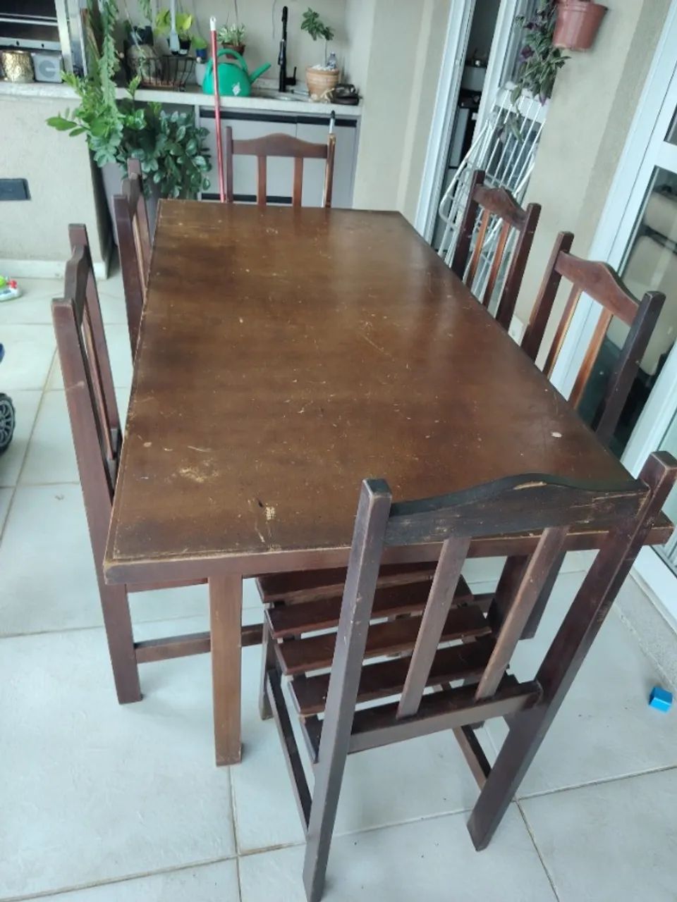 Mesa de madeira de 6 lugares