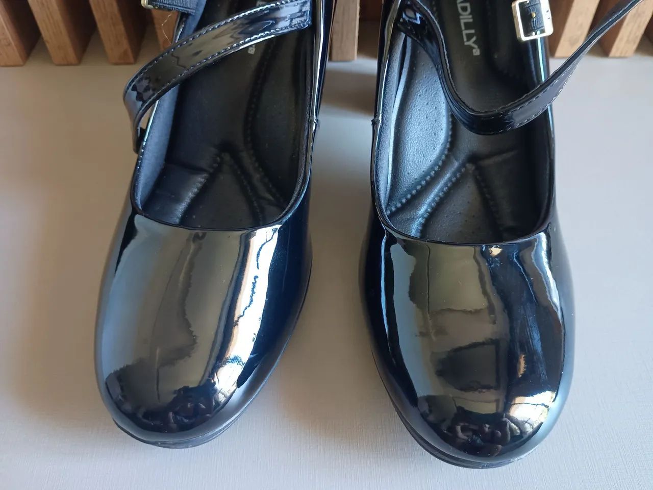 Scarpin Piccadilly Preto verniz  - Foto 2
