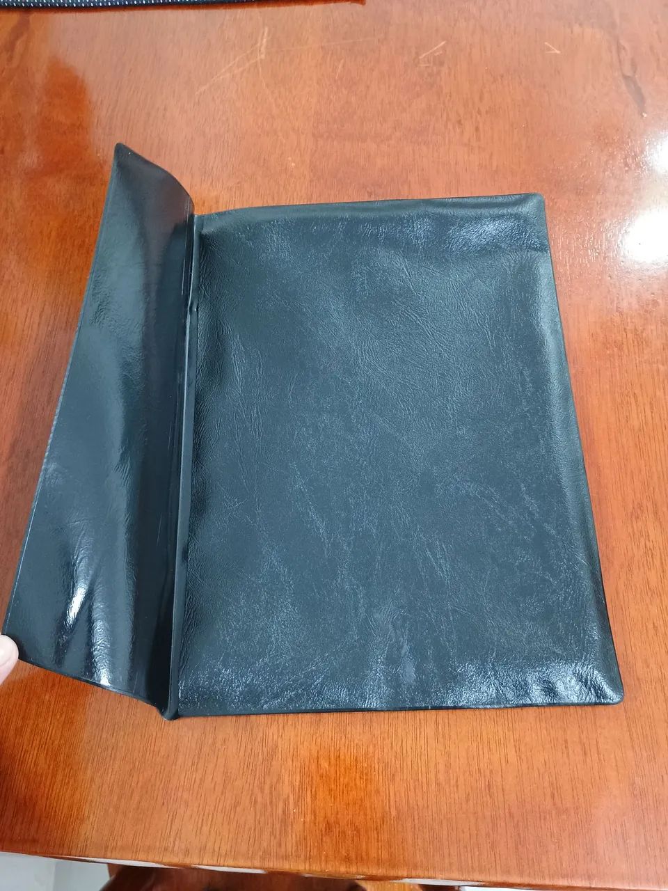 Pasta em couro para documentos.