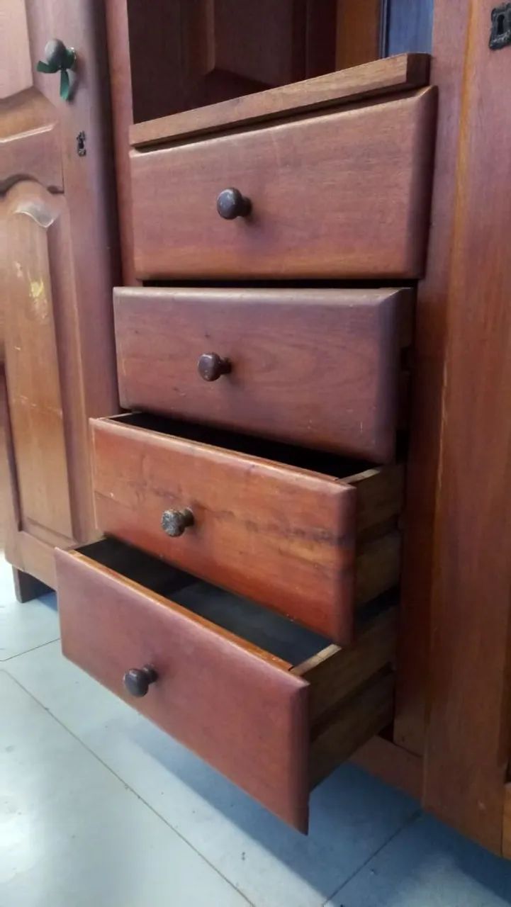 Guarda Roupa em Madeira de Lei - Foto 2