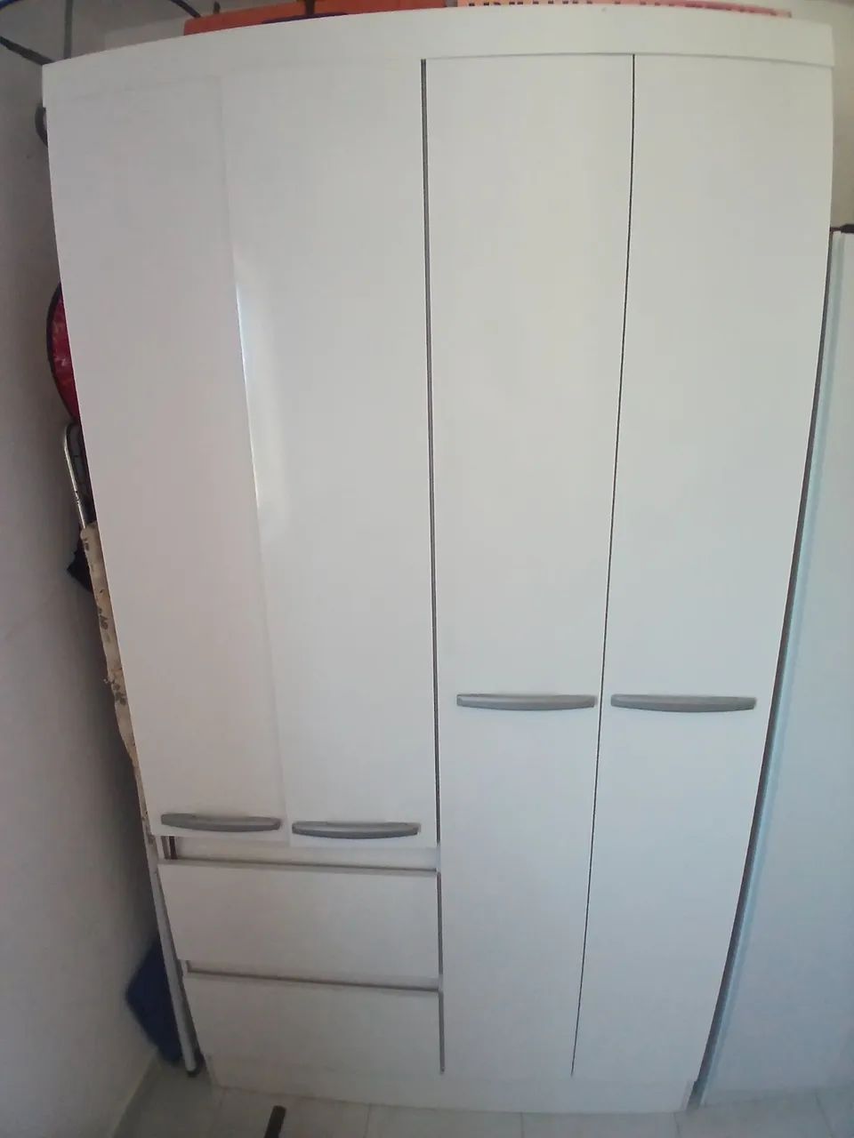 Guarda roupas 4 portas e 2 gavetas usado excelente 