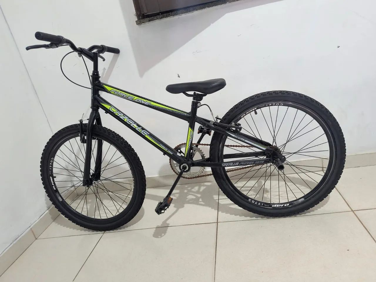 Bicicleta aro 24 semi nova