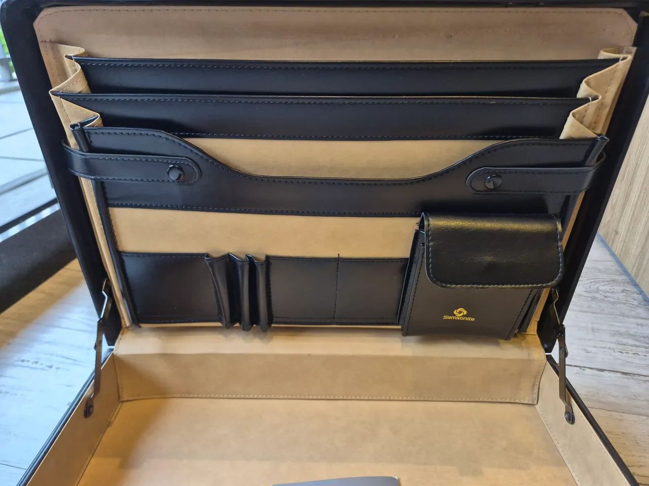 SAMSONITE MALETA EXECUTIVA DE COURO  45x 32 cm - Foto 5