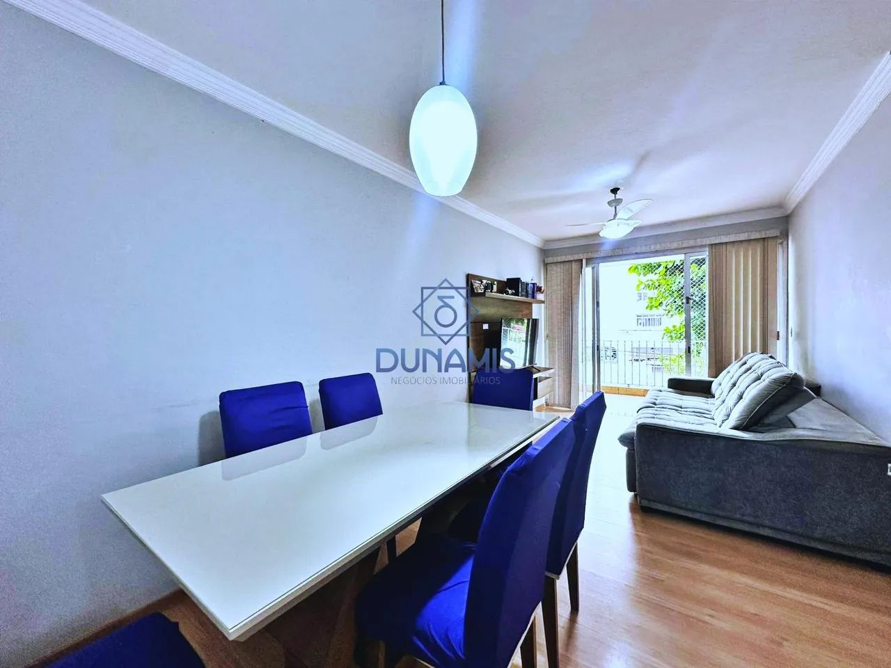 Apartamento conservado à venda em Prédio com lazer nas Astúrias no Guarujá/SP.