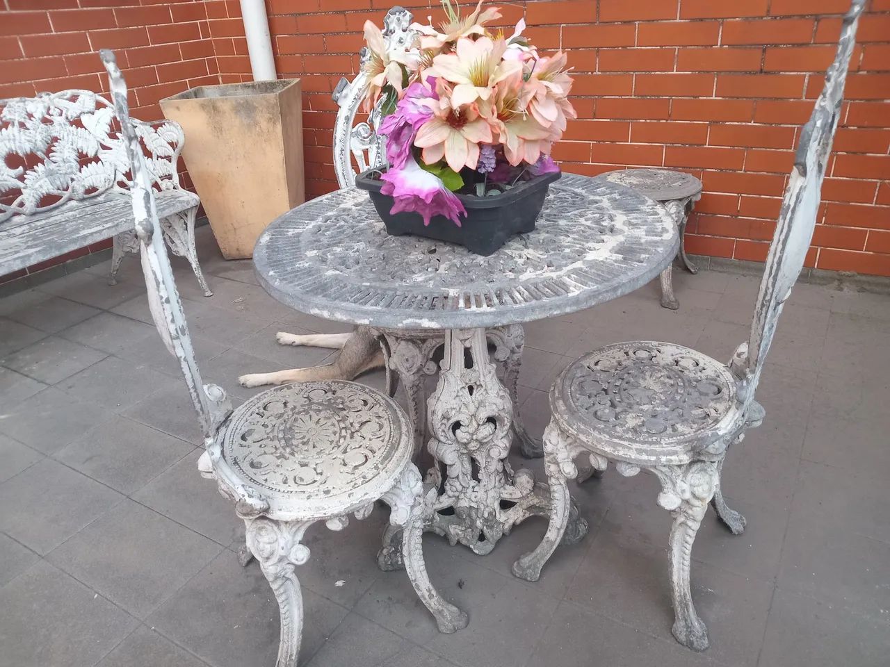 MESA E CADEIRAS ARTISTICA DE FERRO 