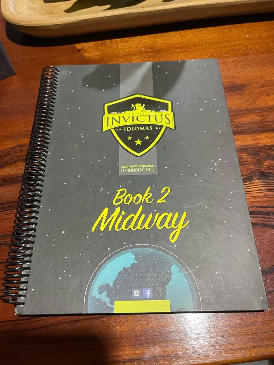 Livro de inglês invictus